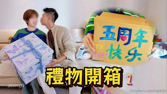 @takkikt EP.17 – Take a Look at the 5th Anniversary Gifts from Our Fans看看粉絲們送..