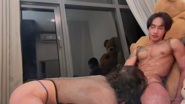 Hello! Do You Like Asian Dick ?