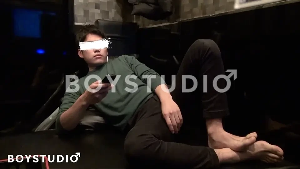 BOY-406 素朴男子がビデオボックスに初登場！